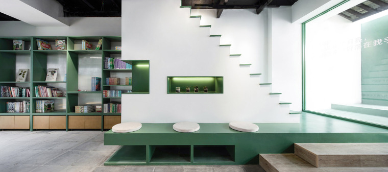 安慶市300平方三角書(shū)店裝修設(shè)計(jì)(圖3) 2.jpg