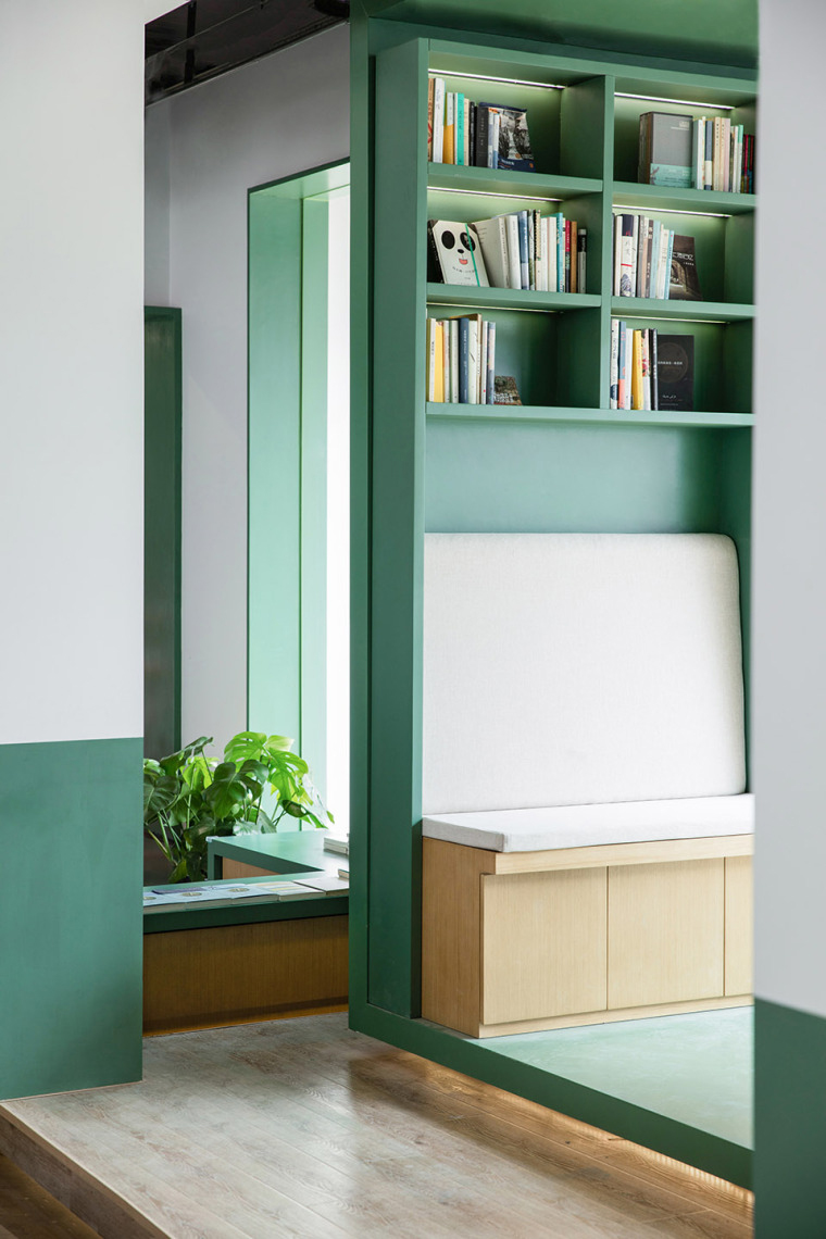 安慶市300平方三角書(shū)店裝修設(shè)計(jì)(圖2) 3.jpg