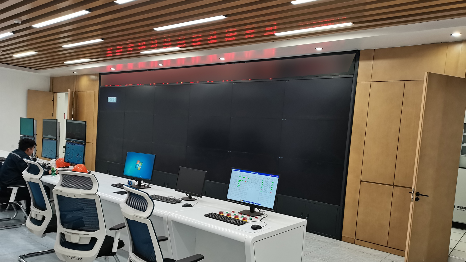 阜陽(yáng)潁上覓拓500平方中控辦公室裝修案例(圖1) 微信圖片_20240320114626 副本.jpg