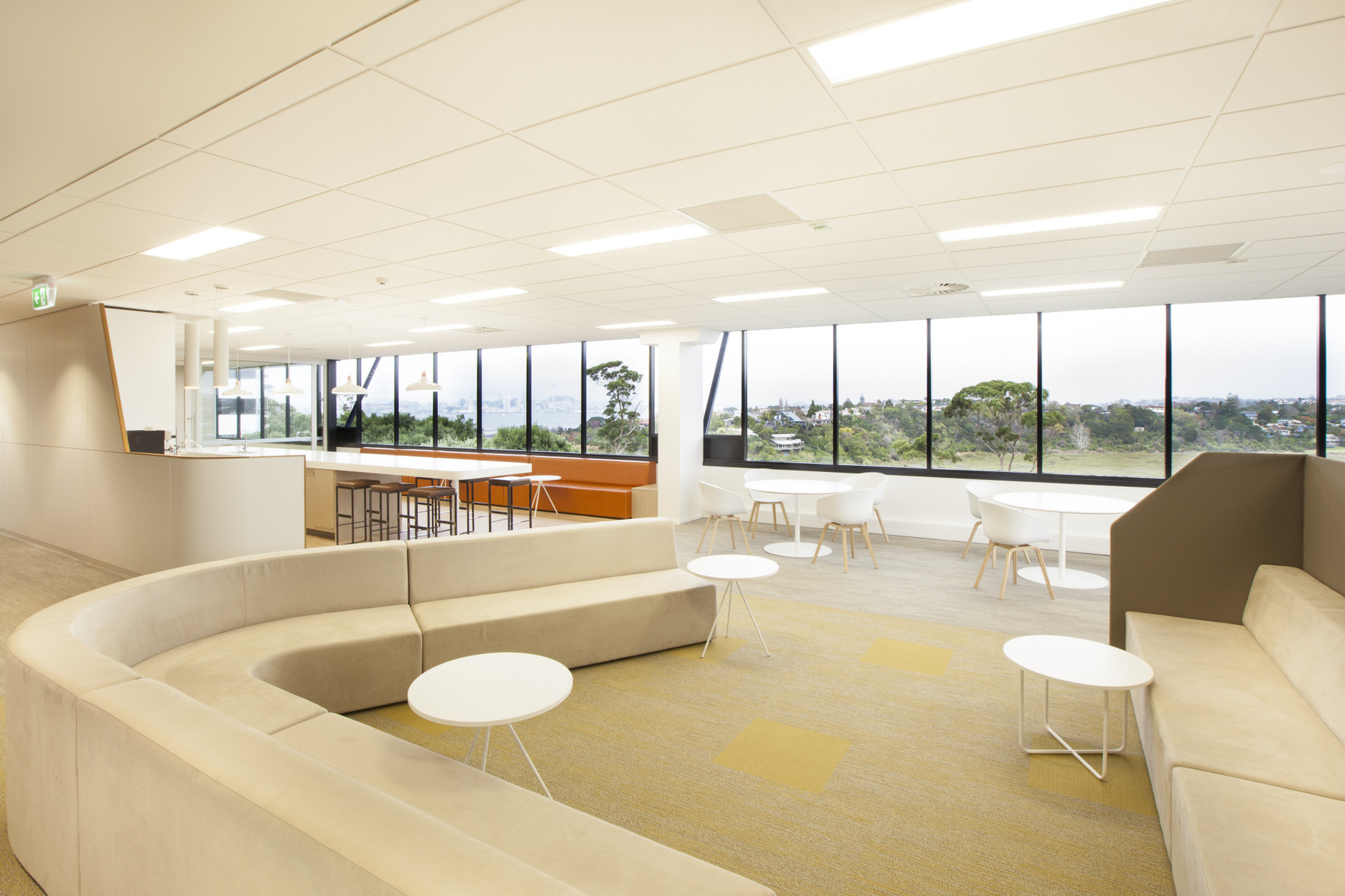 巢湖2300平方‘簡裝”辦公室裝修實(shí)景圖分析(圖2) 國外辦公 (2).jpg