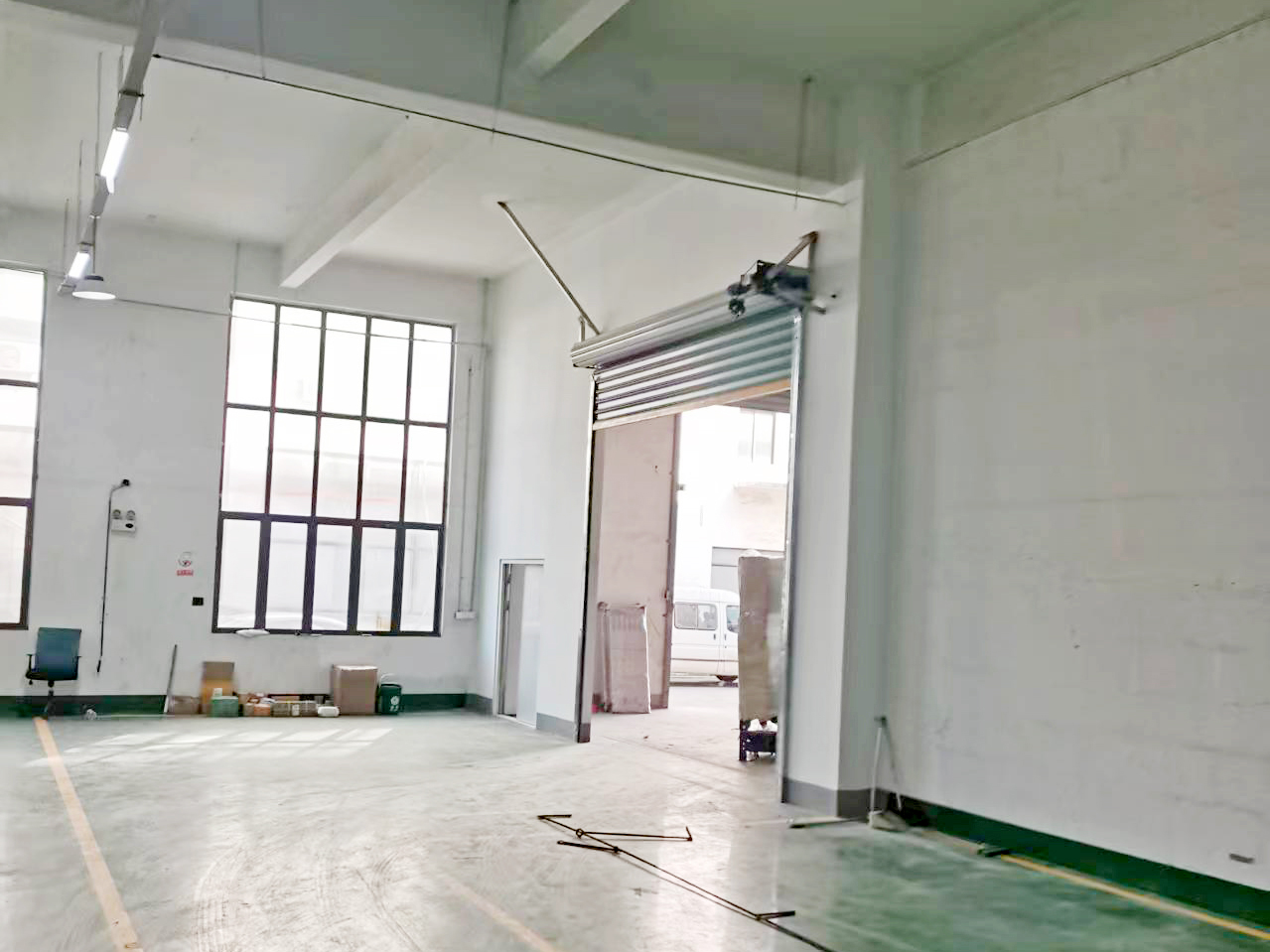 合肥徽匠機械車間廠房翻新改造項目案例(圖3) 卷簾門安裝PS.jpg